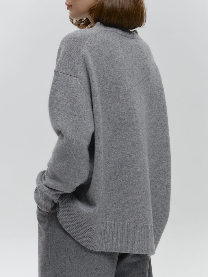 Round neck solid color knitted sweater Basic all-match sweater