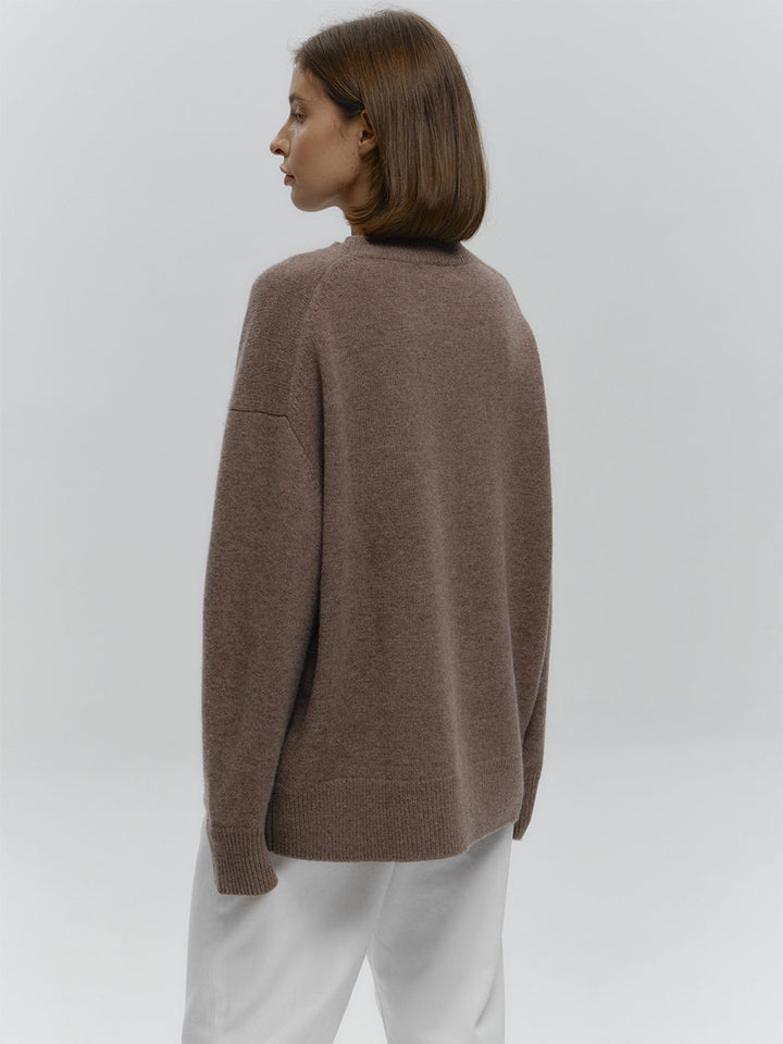 Round neck solid color knitted sweater Basic all-match sweater
