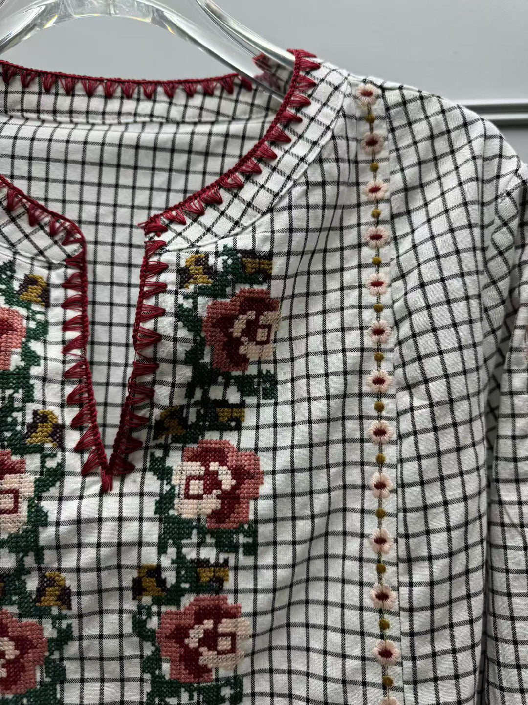 Exquisite floral embroidery V-neck plaid shirt