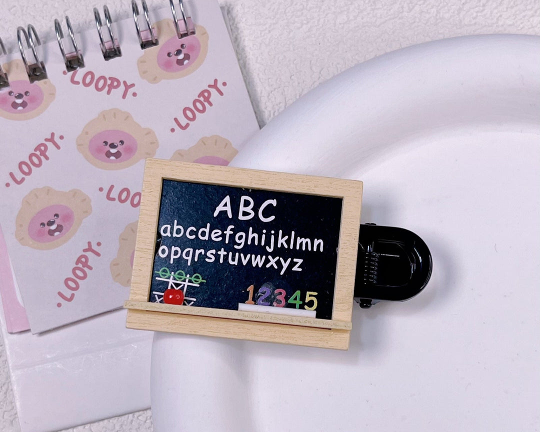 Mini blackboard color palette hair clip for students