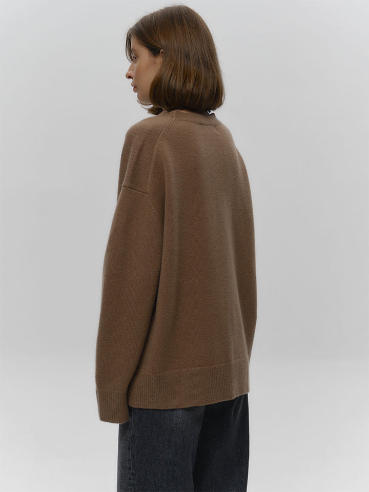 Round neck solid color knitted sweater Basic all-match sweater