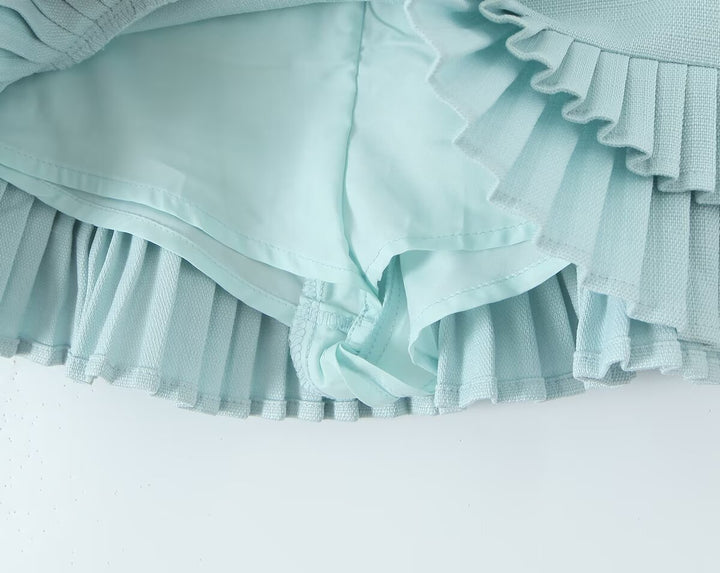 Striped short-sleeved shirt&low-waist pleated skirt