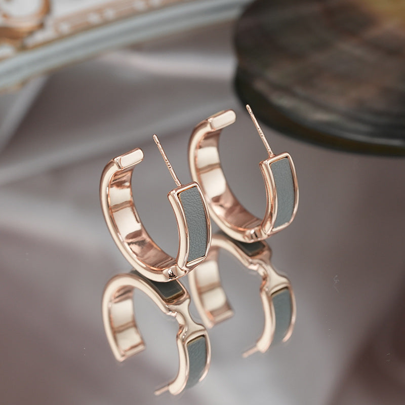Literary retro C-hoop leather earrings