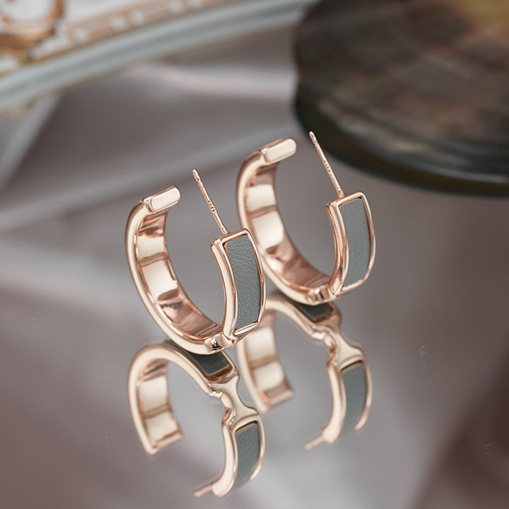 Literary retro C-hoop leather earrings