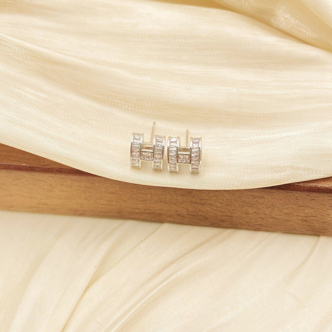 Luxury Letter H stud earrings