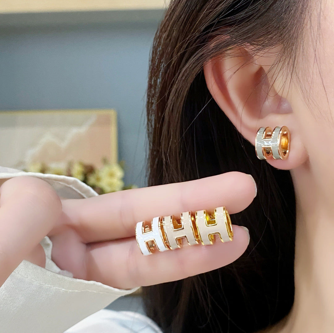 Luxury Letter H stud earrings