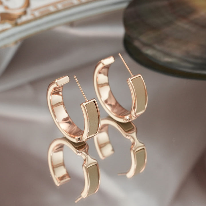 Literary retro C-hoop leather earrings