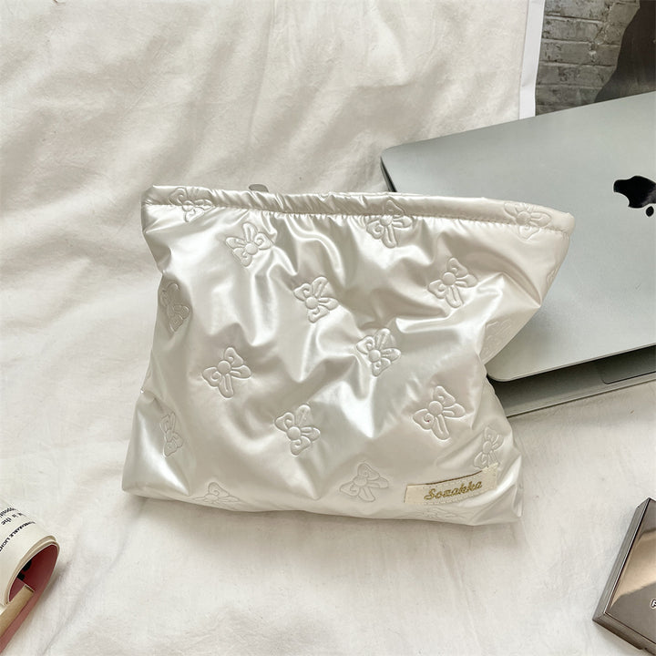 Quilted PU heart-shaped cosmetic bag storage bag