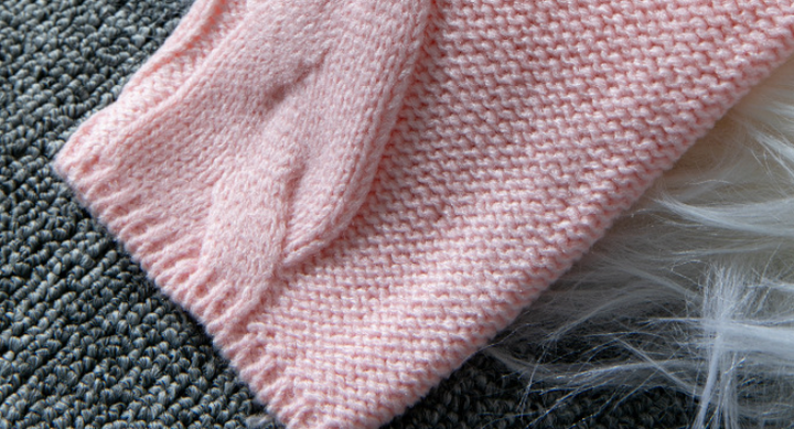Pink loose V-neck cable knit pullover sweater