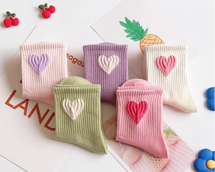 Girls' mid-calf heart-pattern socks