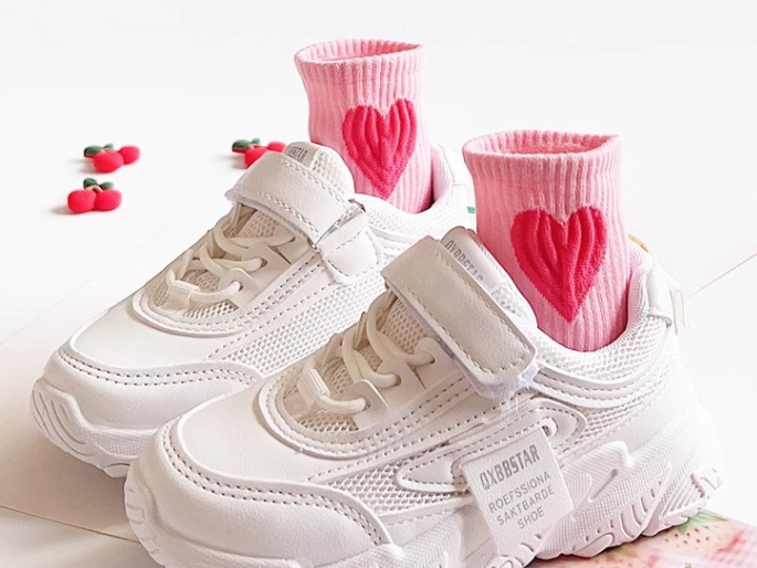 Girls' mid-calf heart-pattern socks