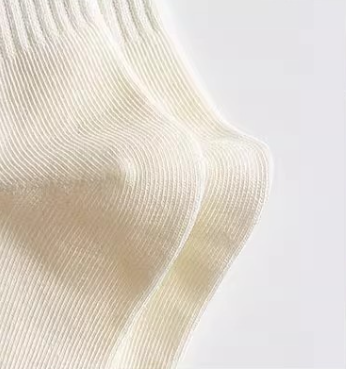 Girls' mid-calf heart-pattern socks